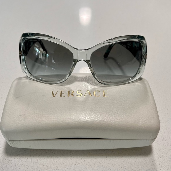 Oversized Versace (Mod 4235) Medusa Sunglasses w/ Box - Picture 6 of 10